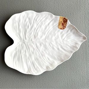 Tommy Bahama / Melamine Leaf Platter / 18 x 14 in / NWT